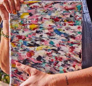 100% gerecycleerde snijplank: confetti