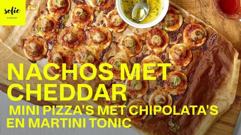 Nachos au cheddar, mini pizzas aux chipolatas et Martini tonic
