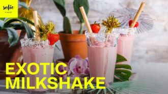 Milkshake met mango, kiwi en aardbeien