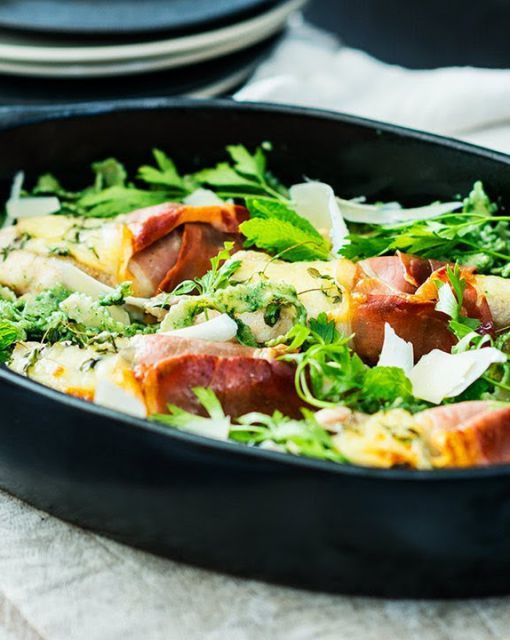 Ovenschotel met cordon bleu van zeeduivel, volkoren pasta en pesto