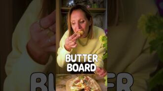 Butter board met geitenkaas, noten en honing