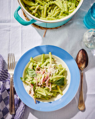 macaroni-met-hesp-en-broccoli-kaassaus_sofie-dumont-chef-scaled_1020x1280_bijgeknipt